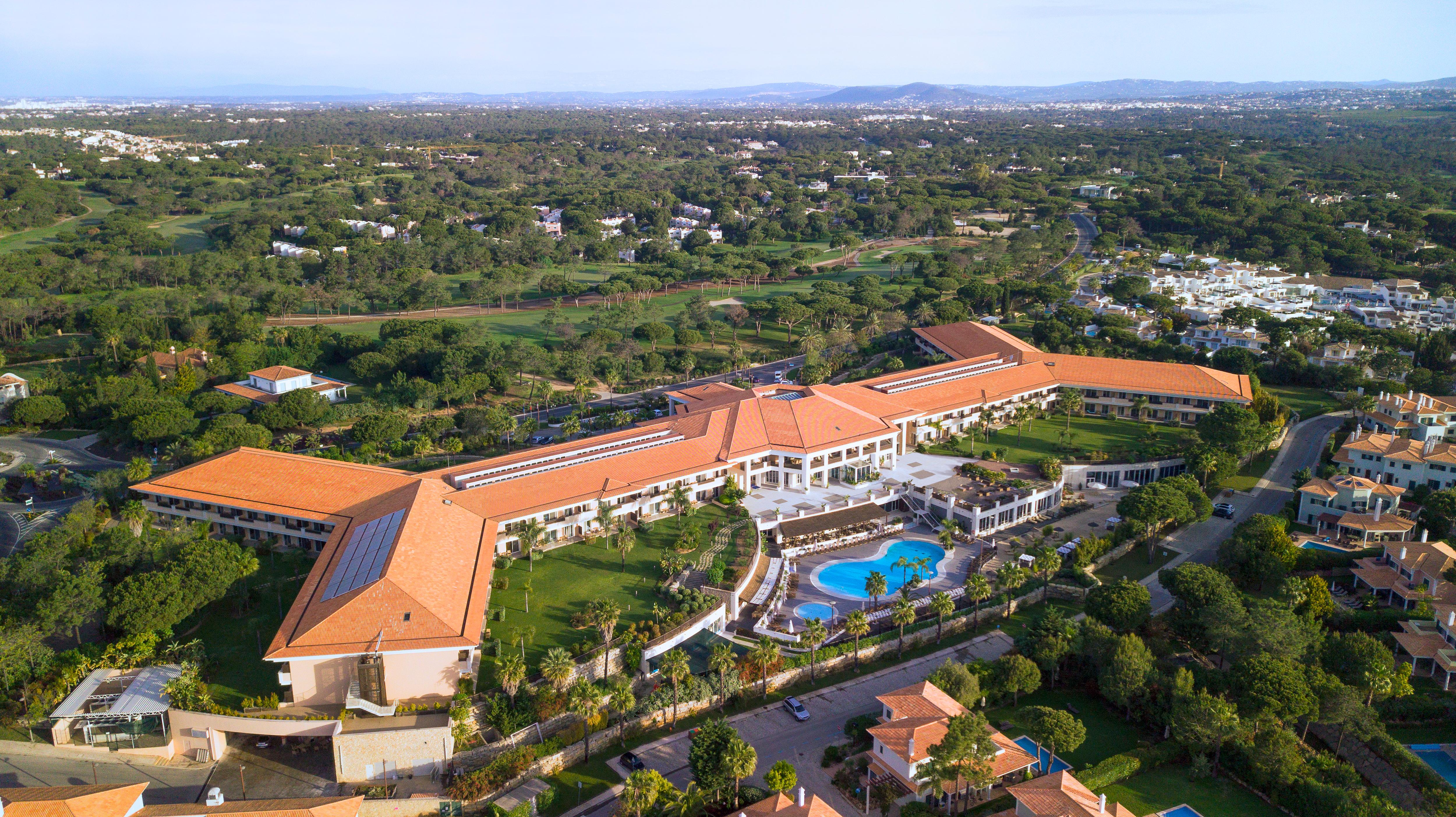 Wyndham Grand Algarve Hotell Quinta do Lago Eksteriør bilde Aerial view of the hotel