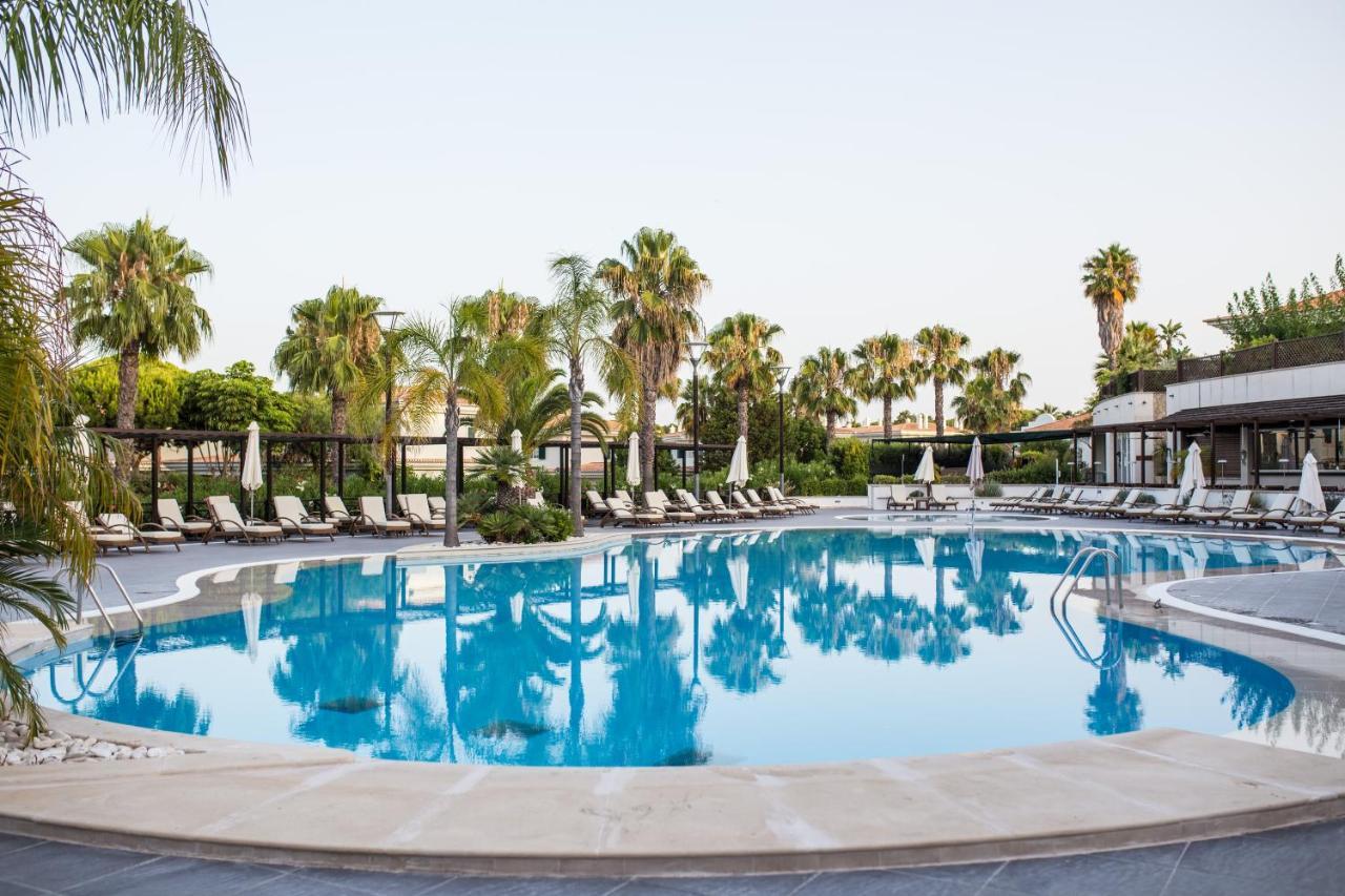Wyndham Grand Algarve Hotell Quinta do Lago Eksteriør bilde Pool at the hotel